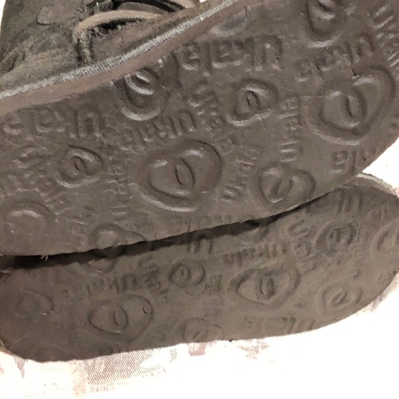 Ukala Suede and sheepskin lined boots. - Picture 6 of 8